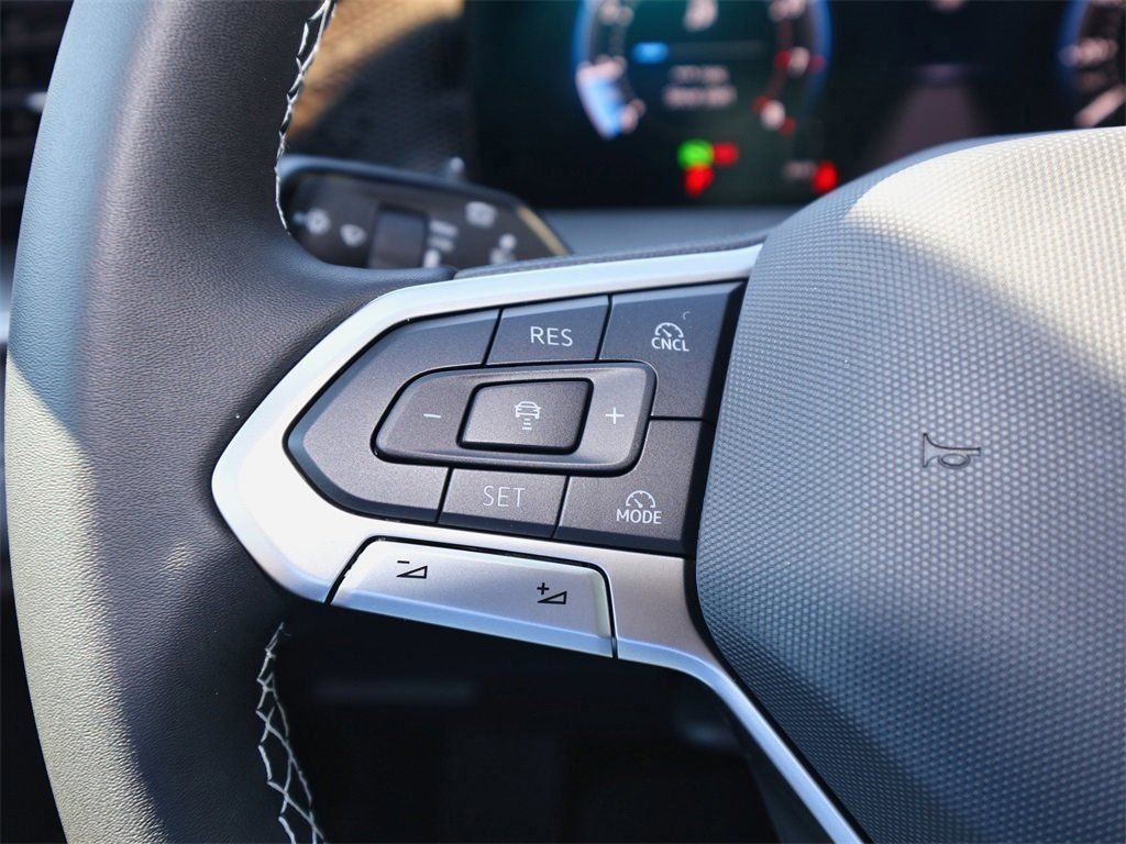2025 Volkswagen Tiguan SE - Photo 22