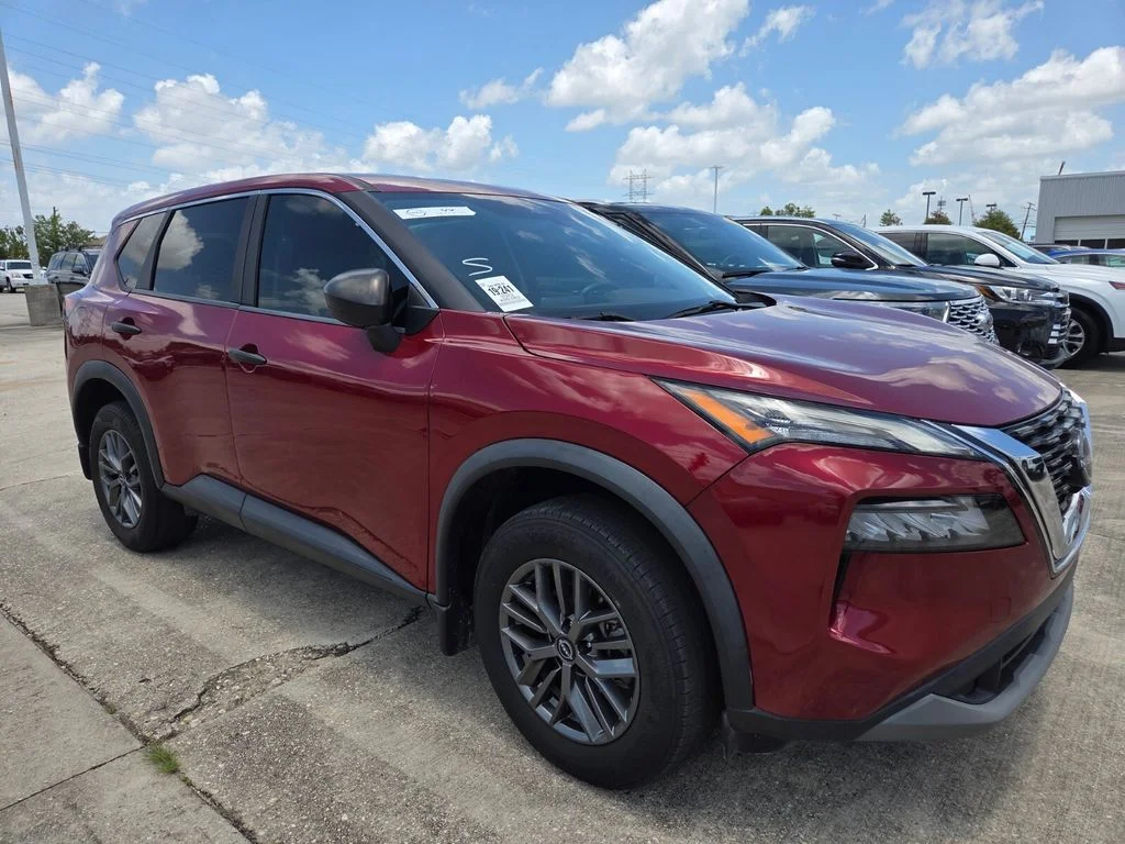 Used 2023 Red Nissan S image 3