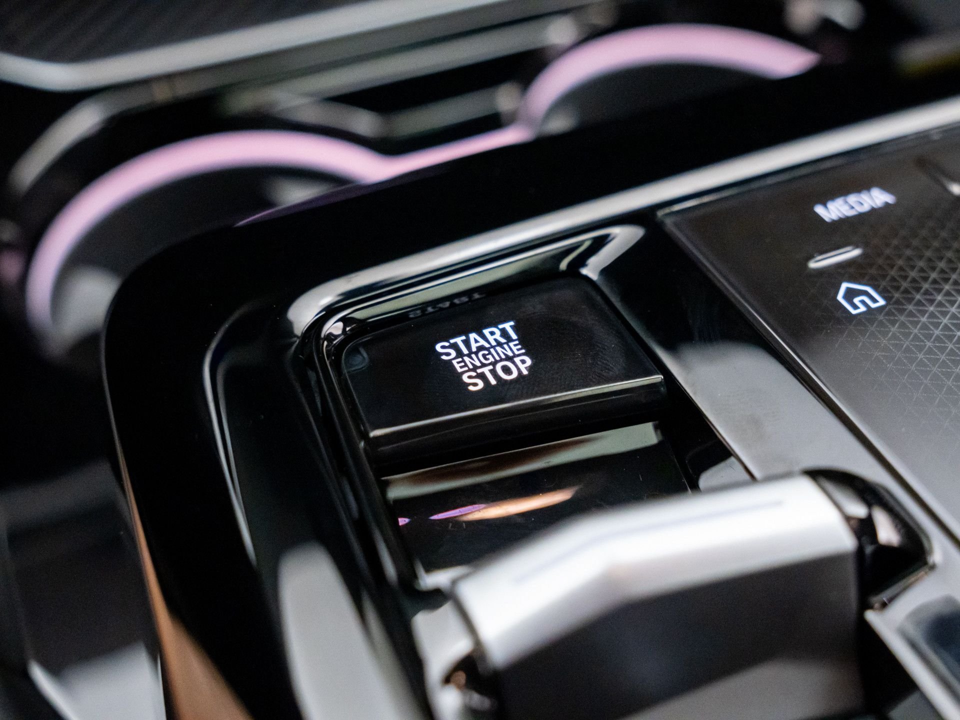 New 2027 Black Sapphire Metallic BMW 550e xDrive image 22