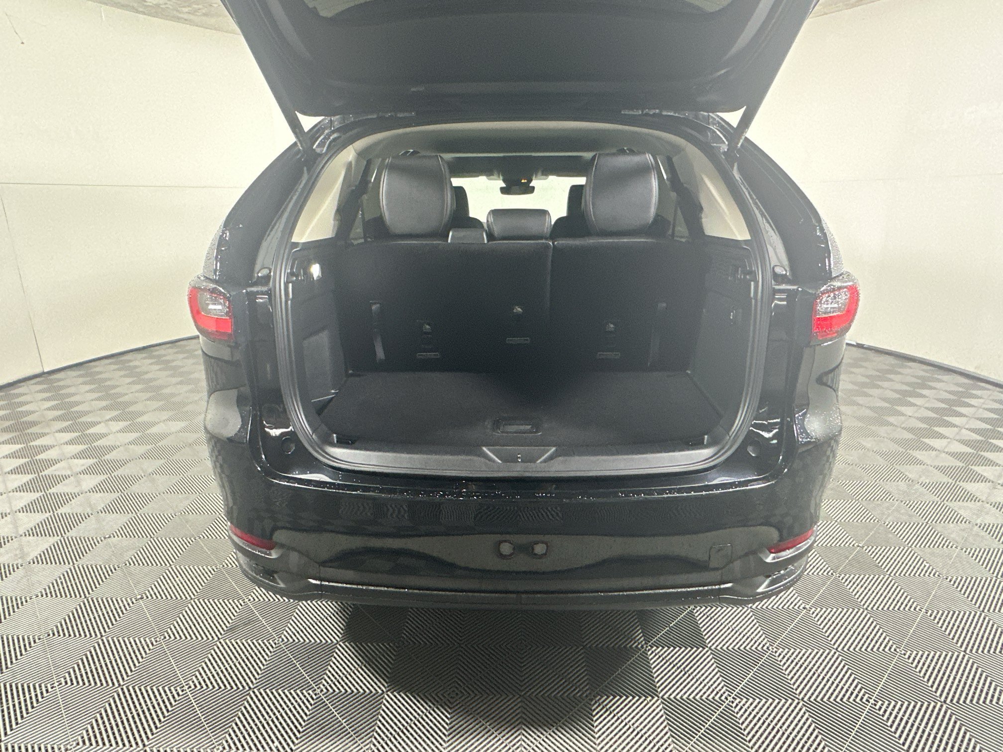 Used 2024 Jet Black Mica Mazda 3.3 Turbo Preferred image 31