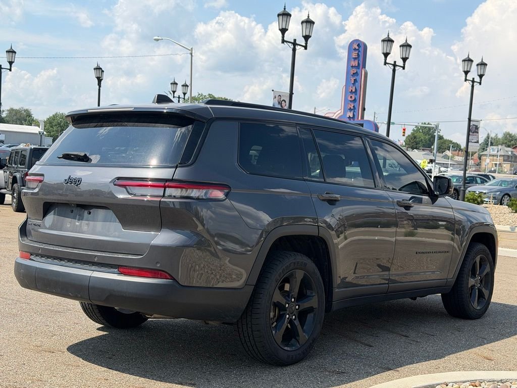 Used 2023 Gray Jeep Altitude image 5