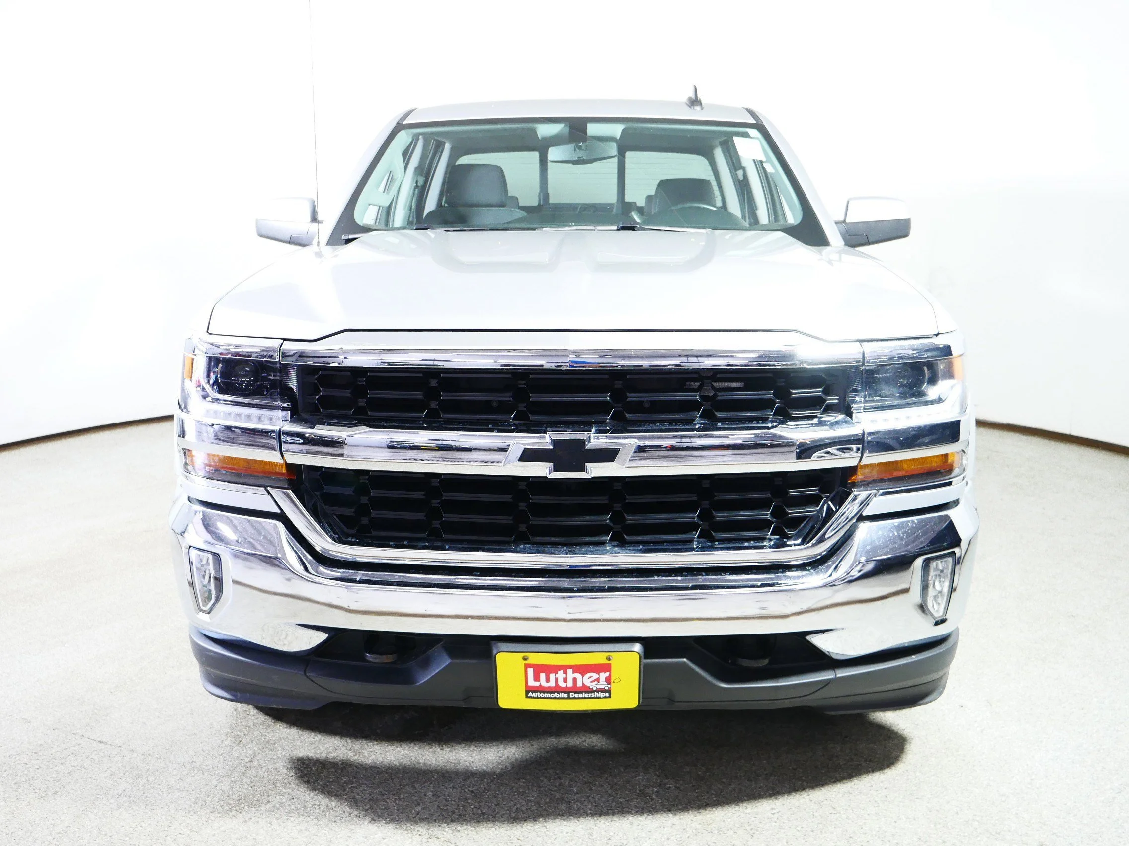 Used 2018 Chevrolet Silverado 1500 LT with VIN 3GCUKREC9JG569655 for sale in Brooklyn Center, Minnesota