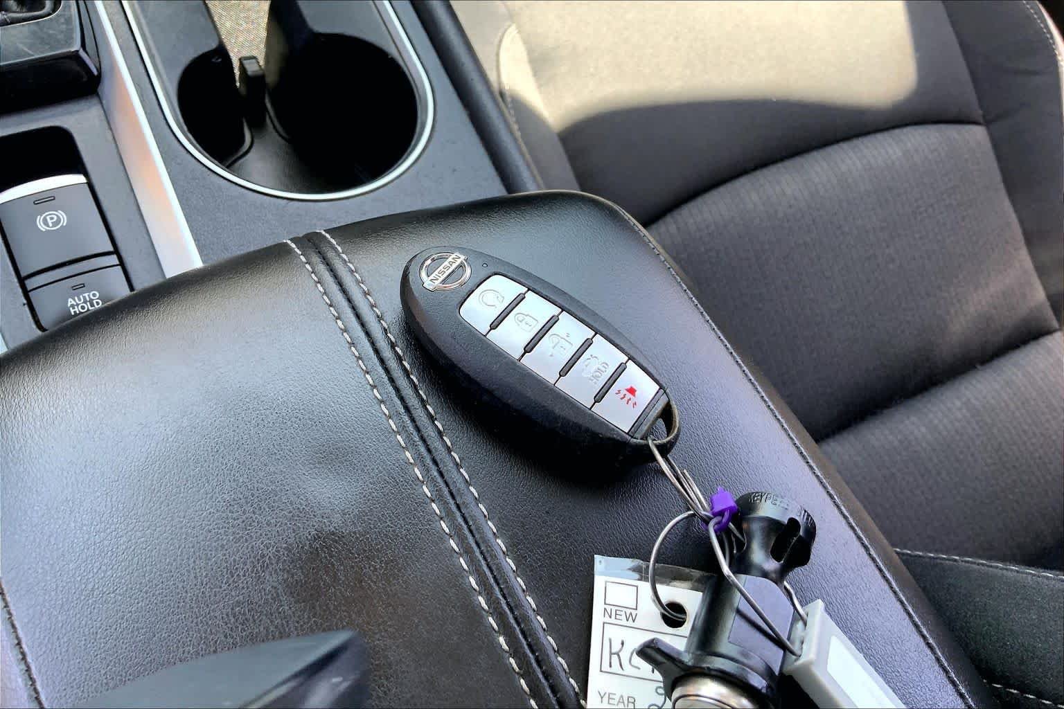 Used 2019 Super Black Nissan 2.5 SV image 15