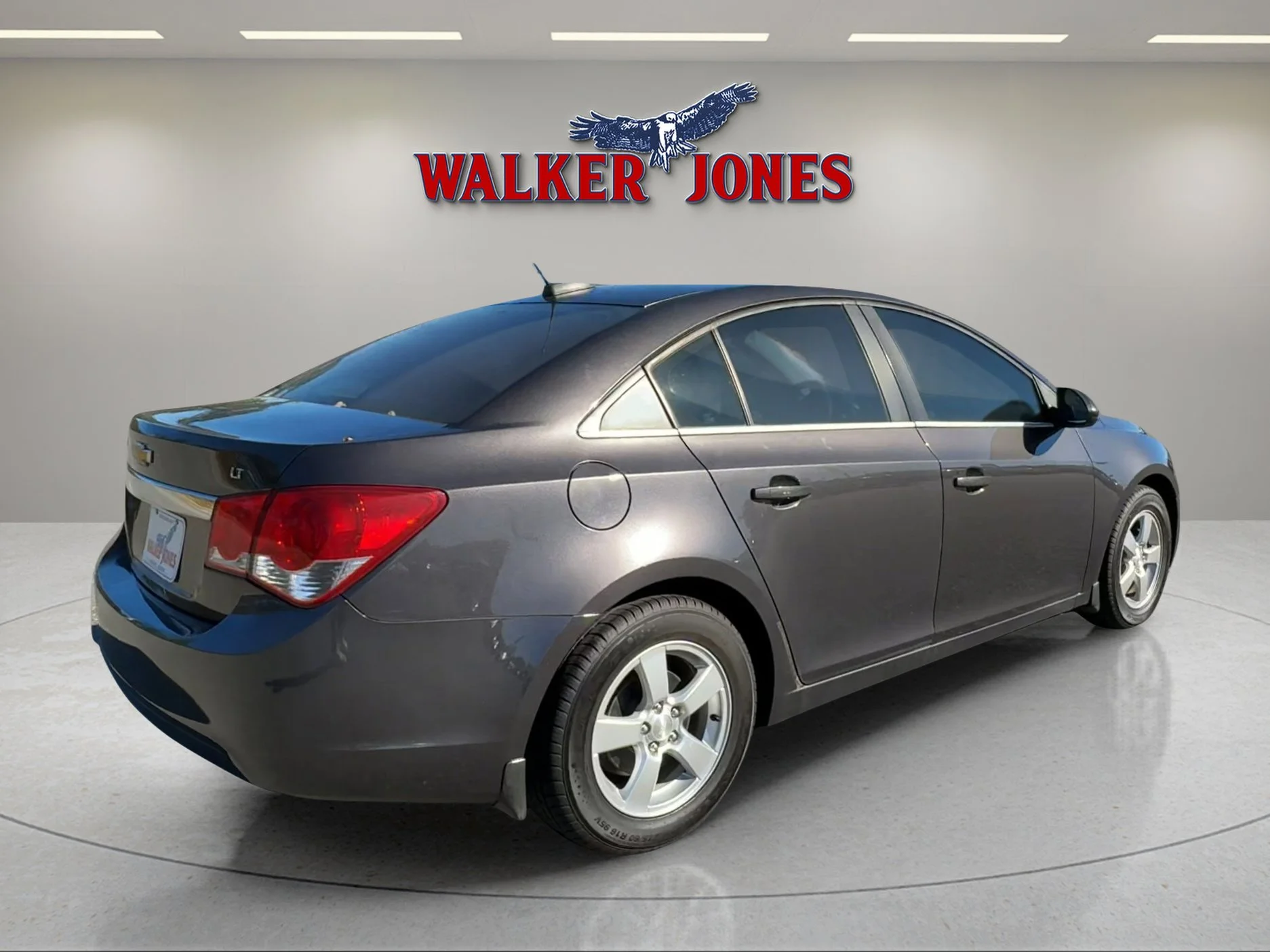 Used 2015 Tungsten Metallic Chevrolet LT image 3
