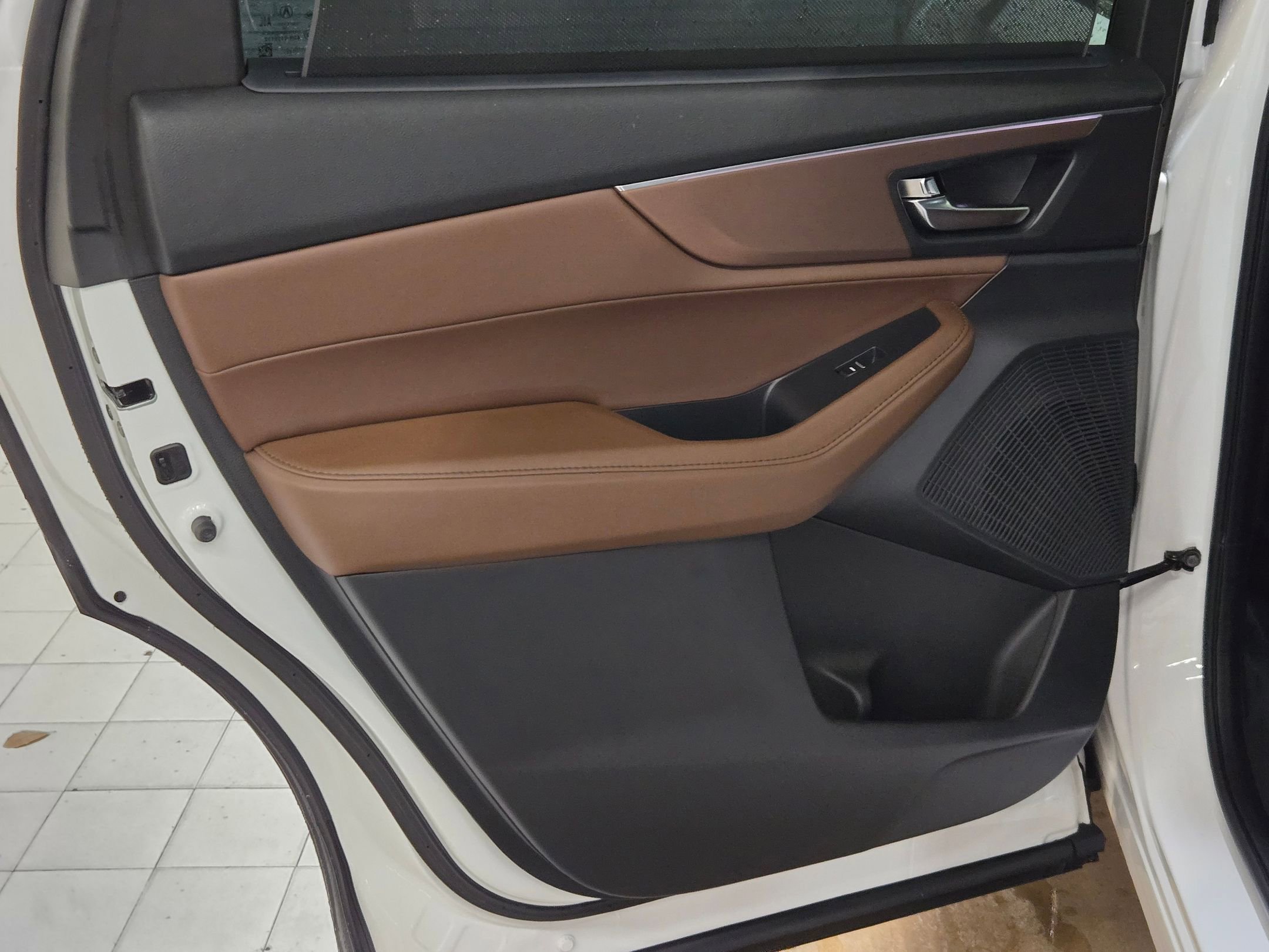 Used 2023 Platinum White Pearl Acura w/Technology Package image 16