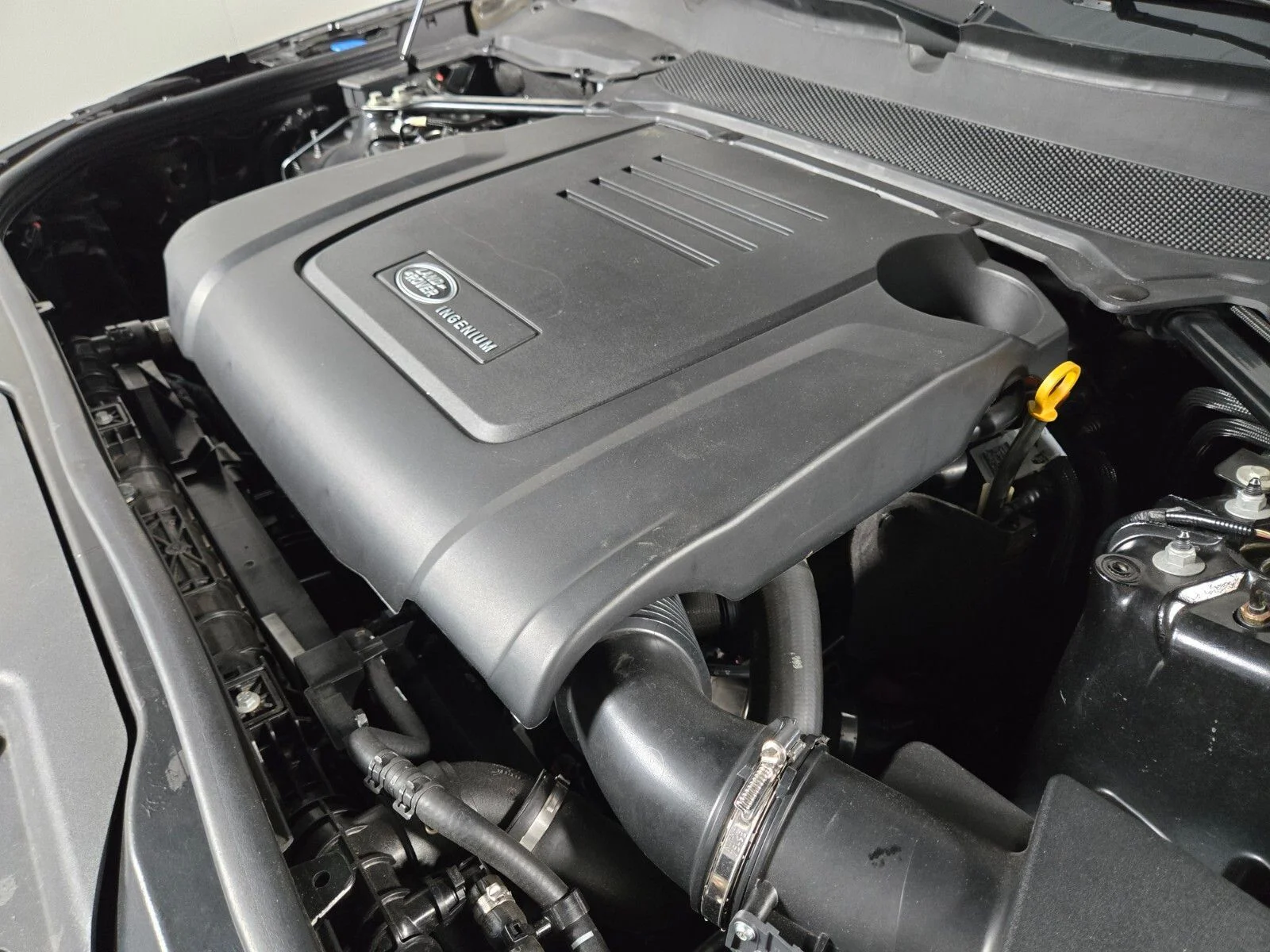 Used 2021 Santorini Black Metallic Land Rover S R-Dynamic image 20