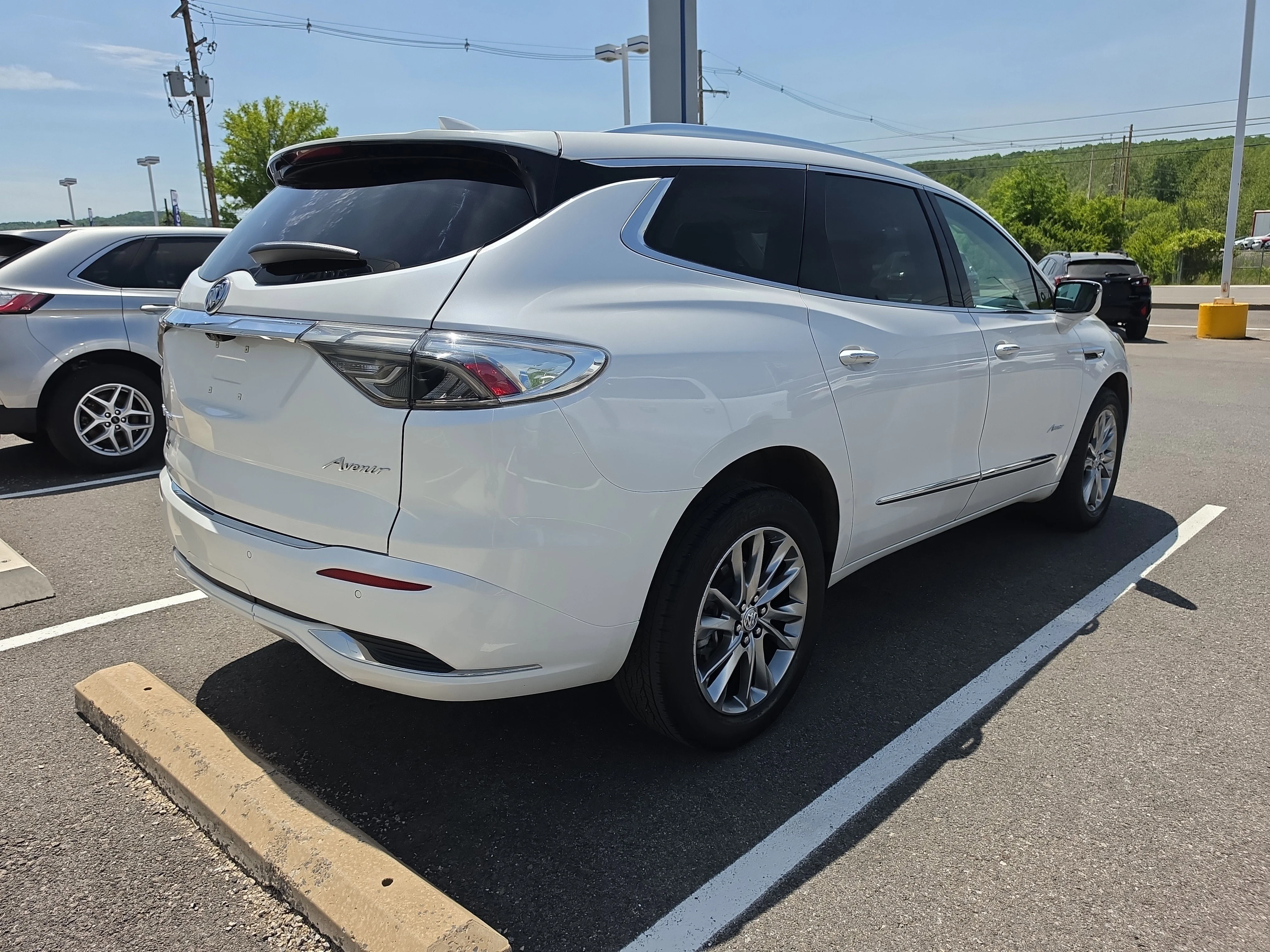 Used 2023 White Frost Tricoat Buick Avenir image 3