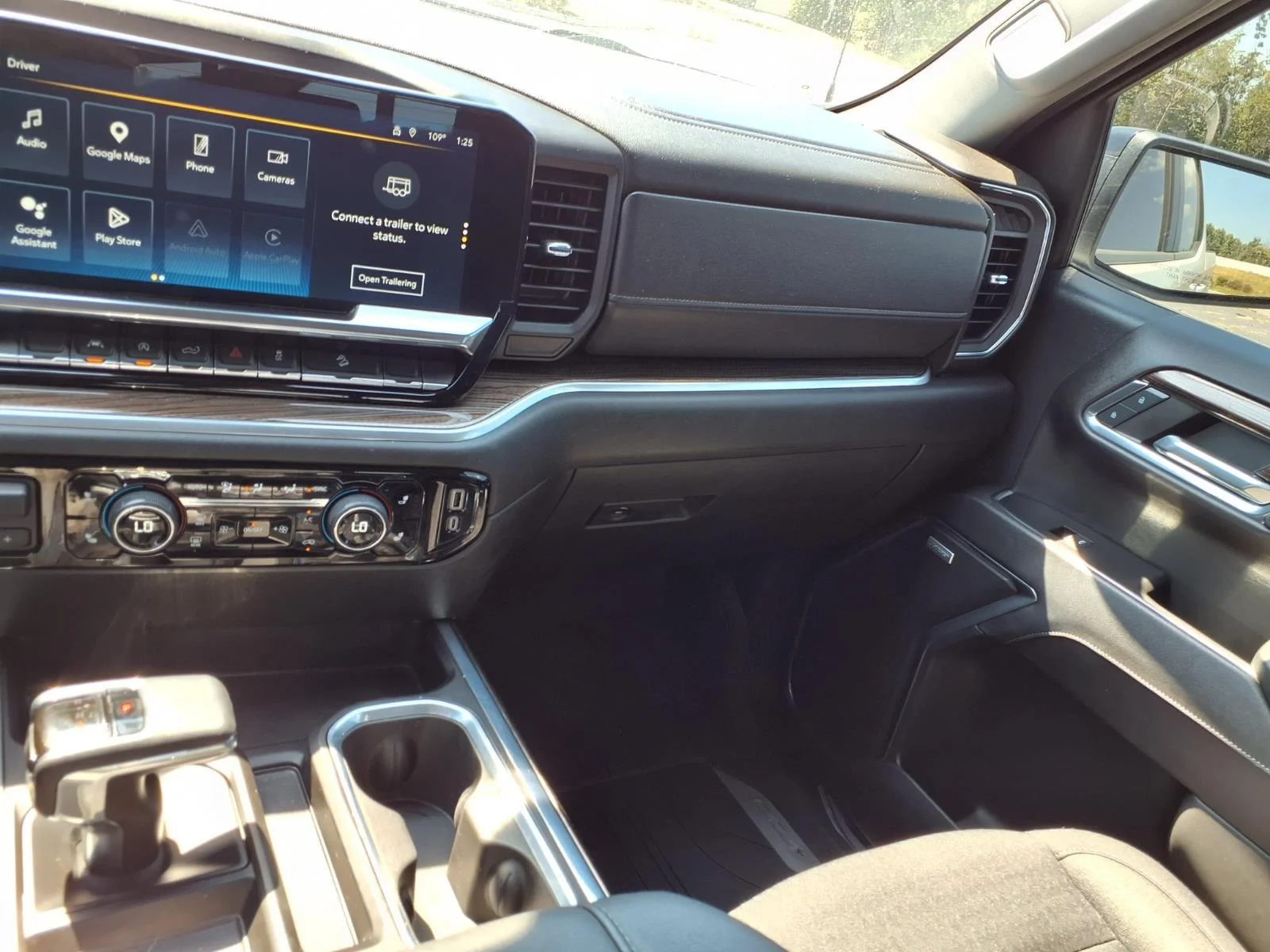 Used 2024 Summit White Chevrolet RST image 3
