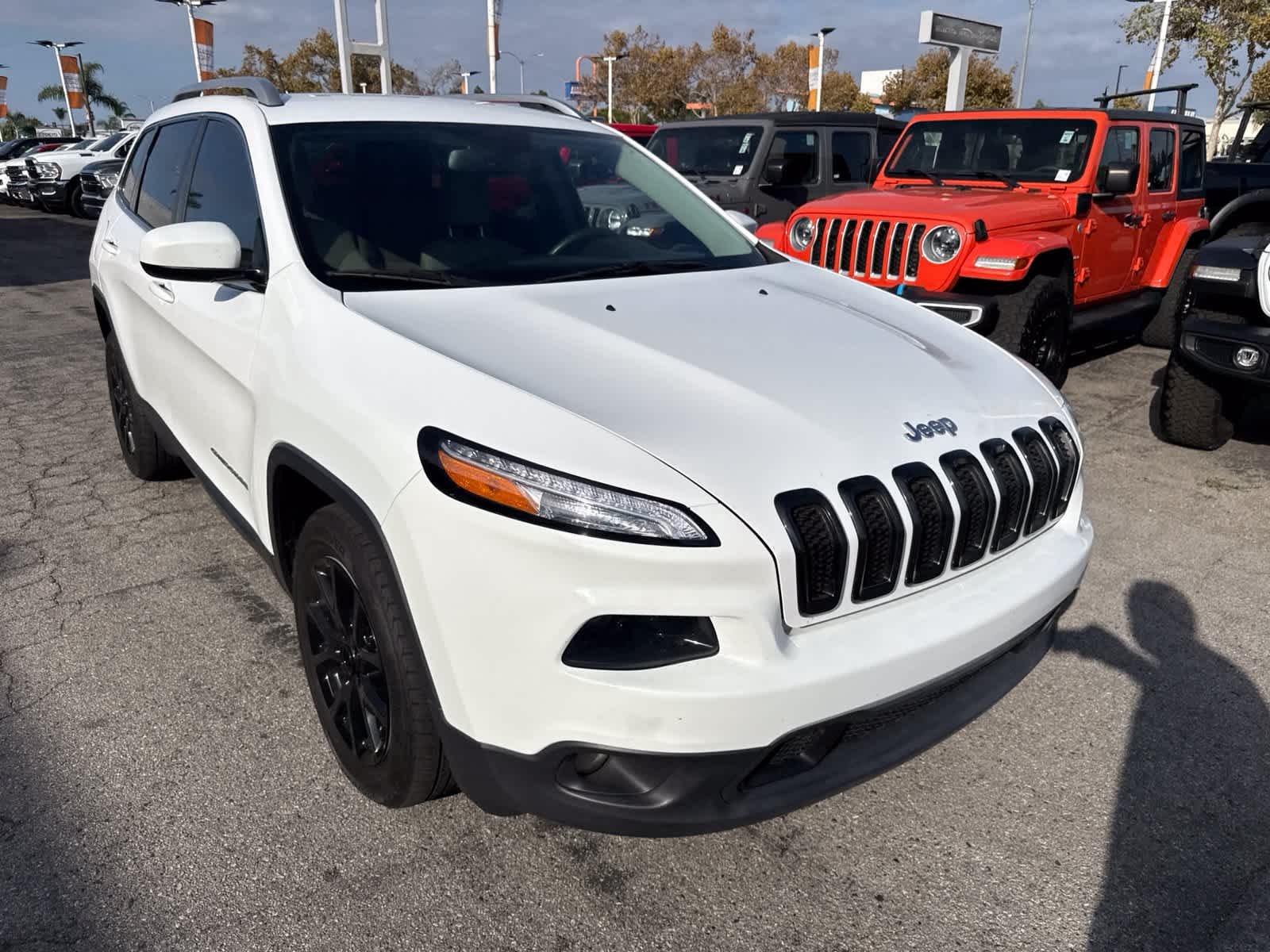 Used 2018 Bright White Clearcoat Jeep Latitude image 6