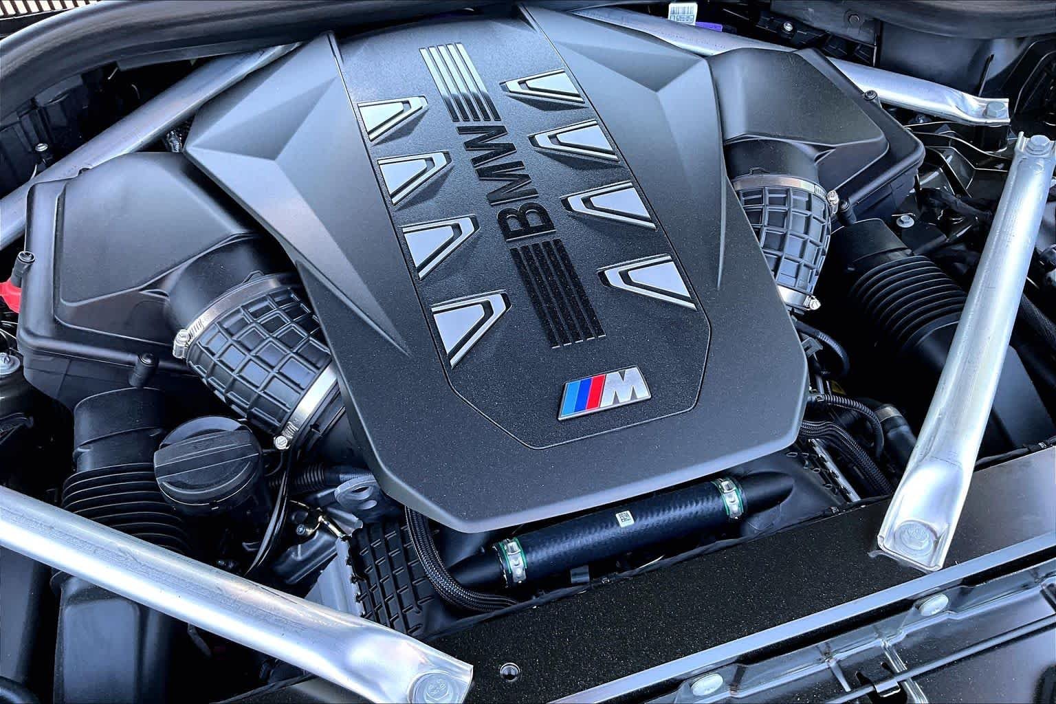 New 2026 Manhattan Green Metallic BMW M60i image 17