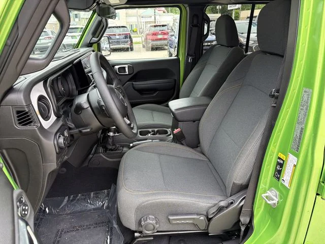 Used 2025 Green Jeep Sport S image 13