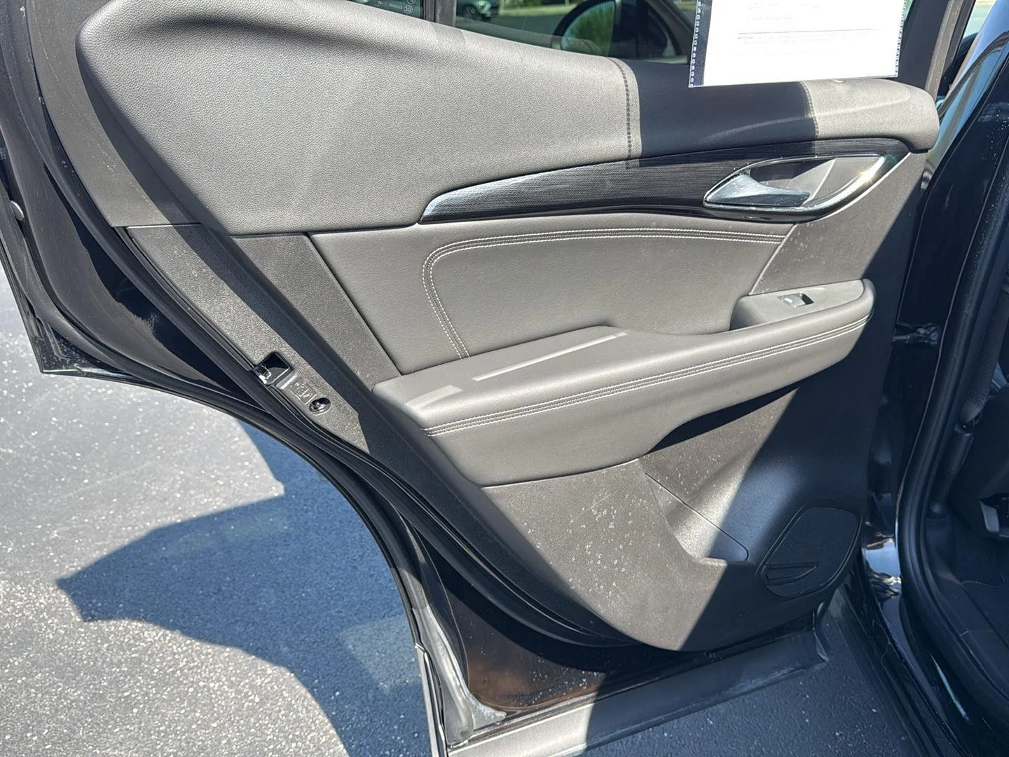 Used 2023 Ebony Twilight Metallic Buick Essence image 21