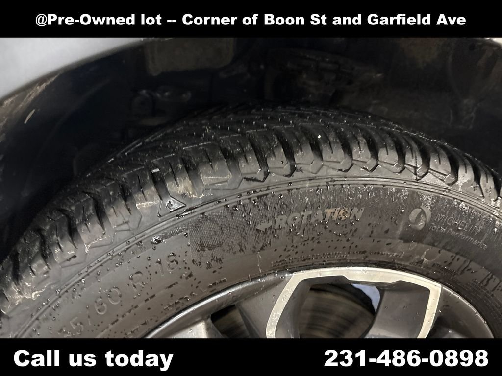 Used 2021  Honda EX image 11