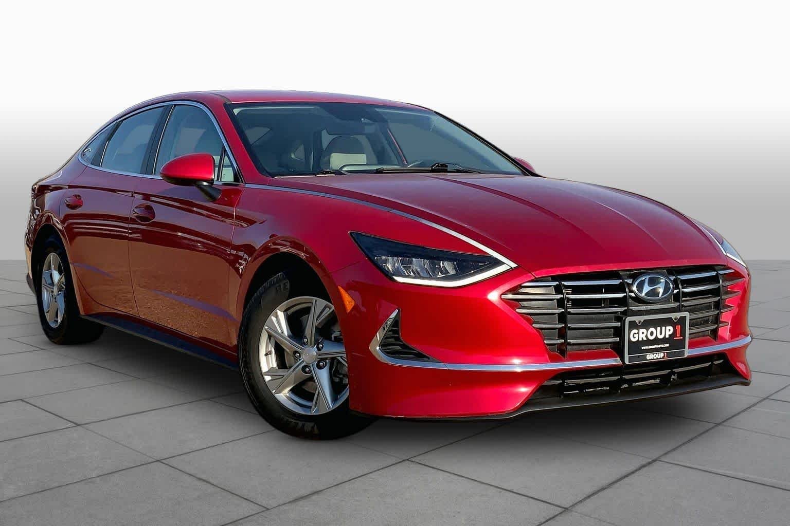Used 2021 Calypso Red Hyundai SE image 2