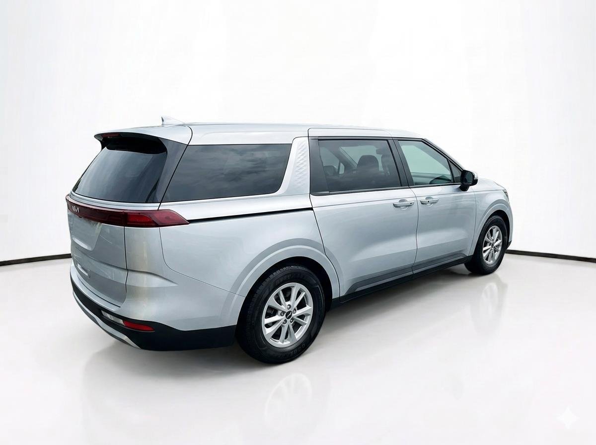 Used 2022 Silky Silver Kia LXS image 4