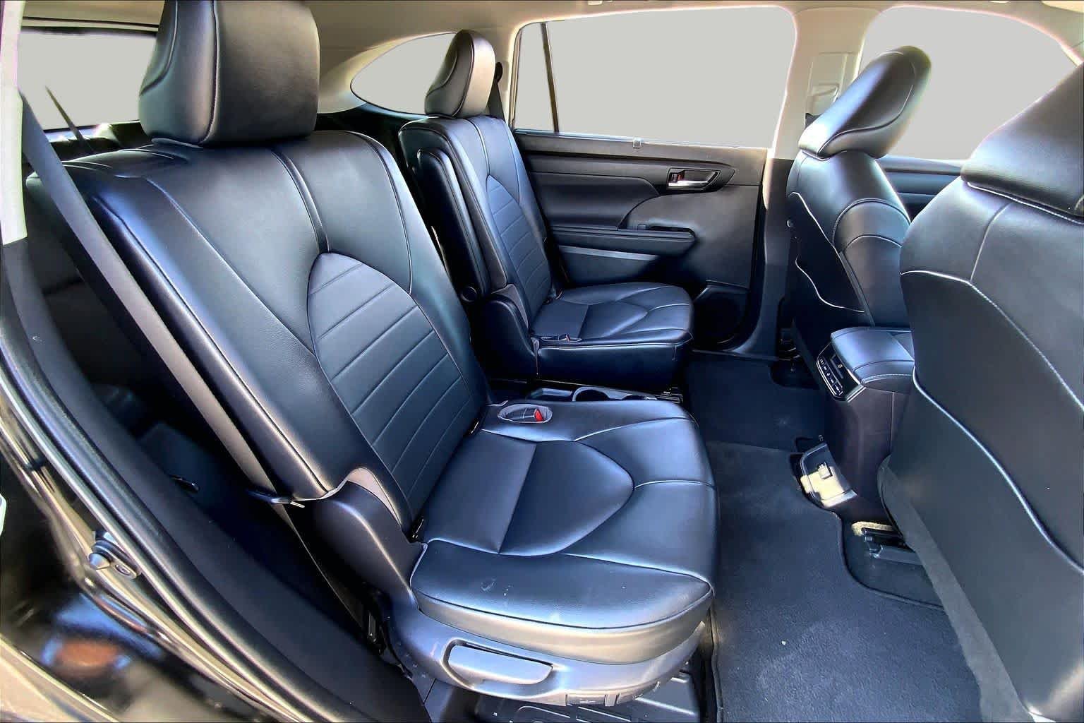 Used 2021 Midnight Black Metallic Toyota XLE image 19