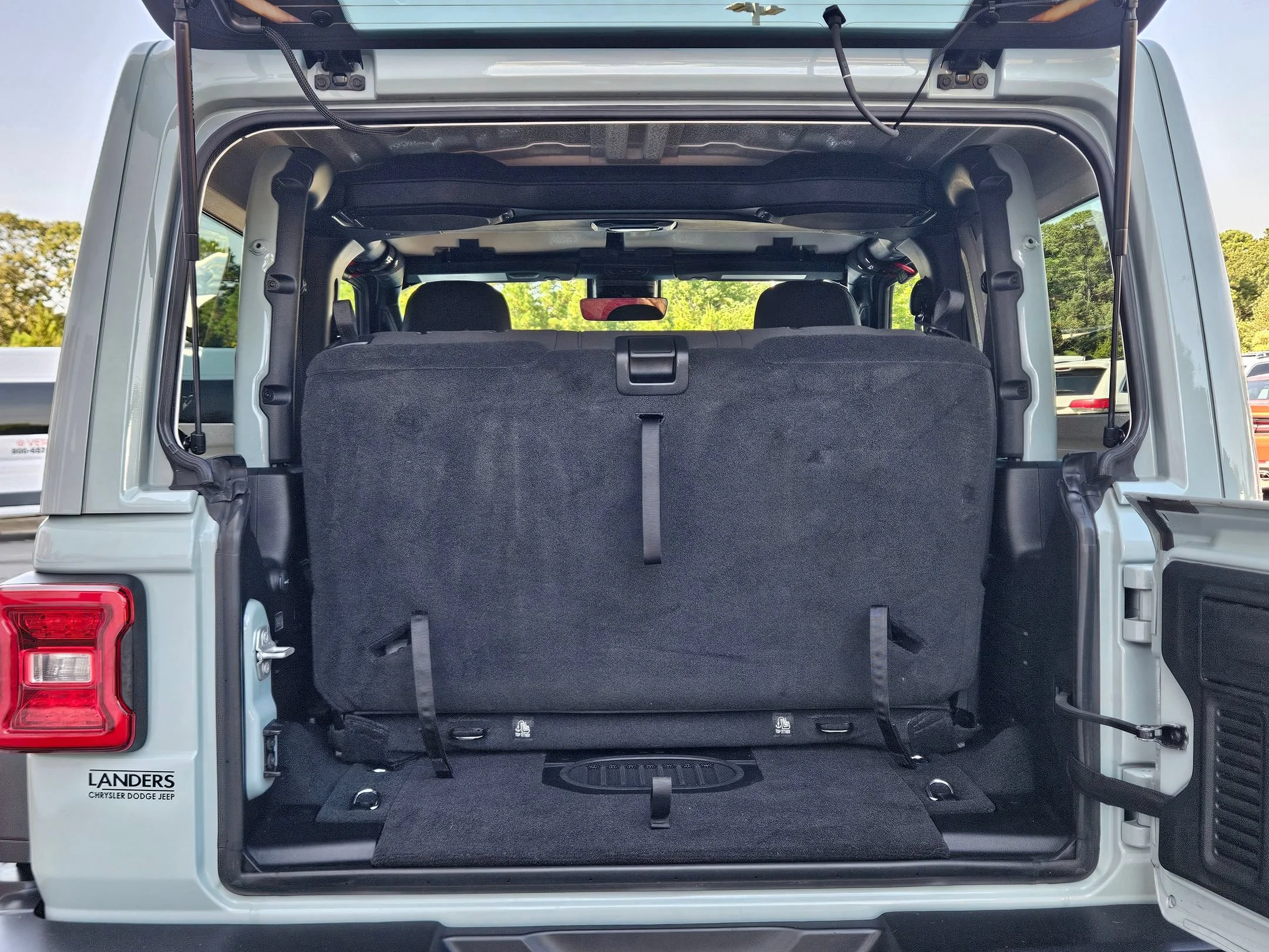 Used 2023 Earl Clearcoat Jeep Rubicon image 27