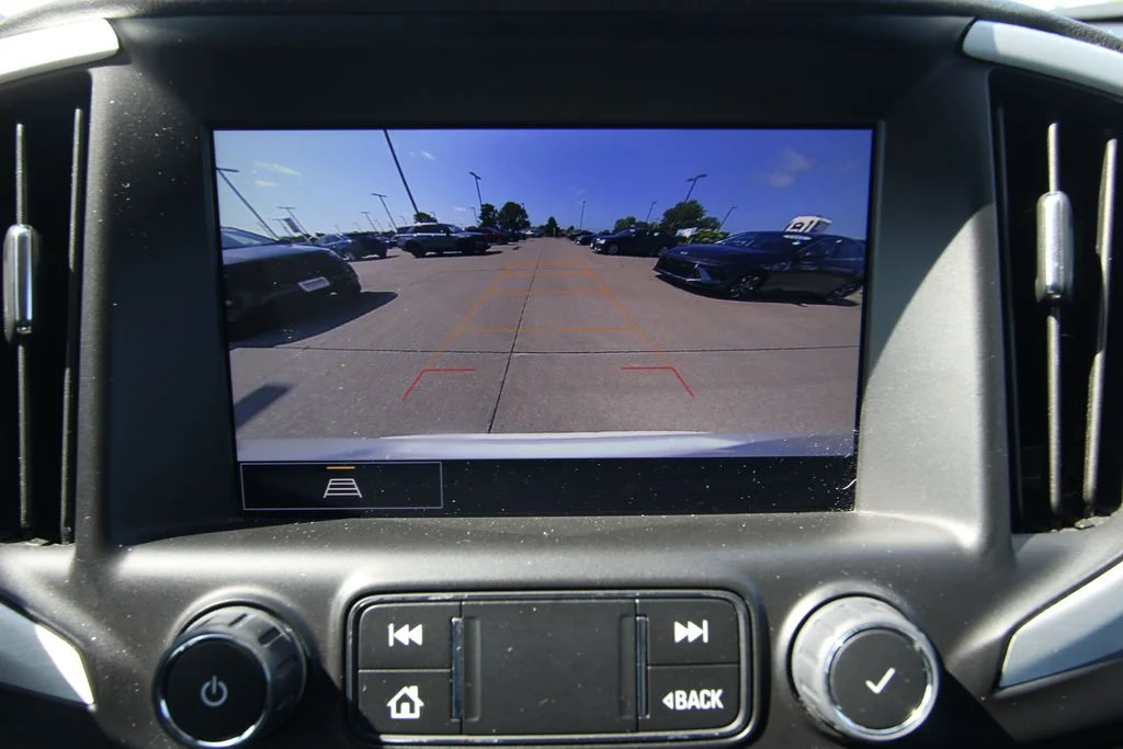 Used 2024 White GMC SLT image 10