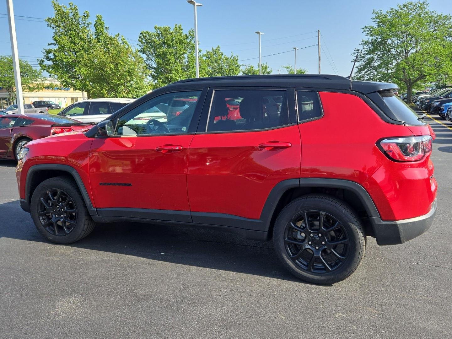 Used 2023 Redline Pearlcoat Jeep Altitude image 3