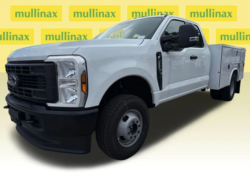 2025 Ford F-350 Super Duty Chassis Cab XL - Photo 16
