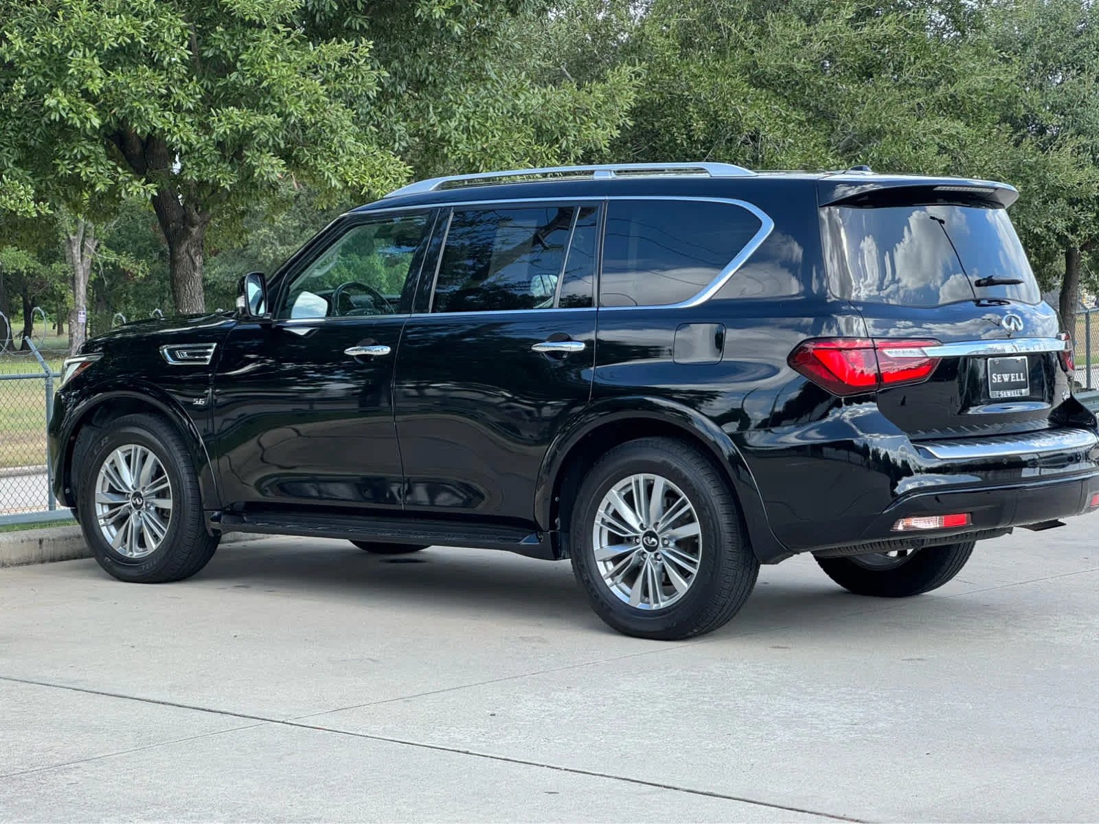 Used 2020 Black Obsidian INFINITI LUXE image 8