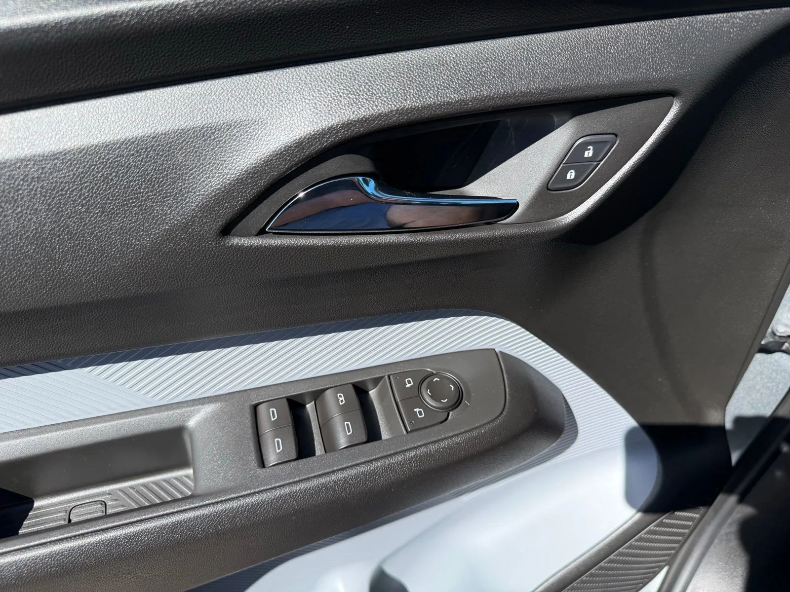 2027 Chevrolet Bolt RS - Photo 12