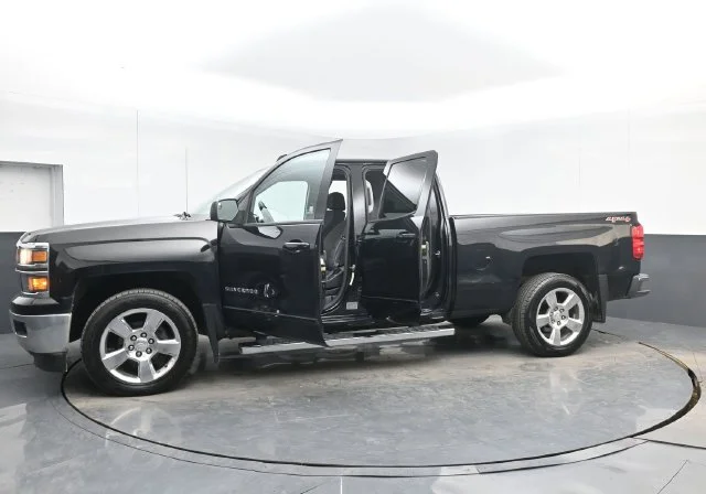 Used 2015 Black Chevrolet LT image 49