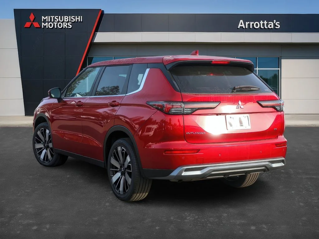 New 2026 Red Diamond Mitsubishi LE image 5