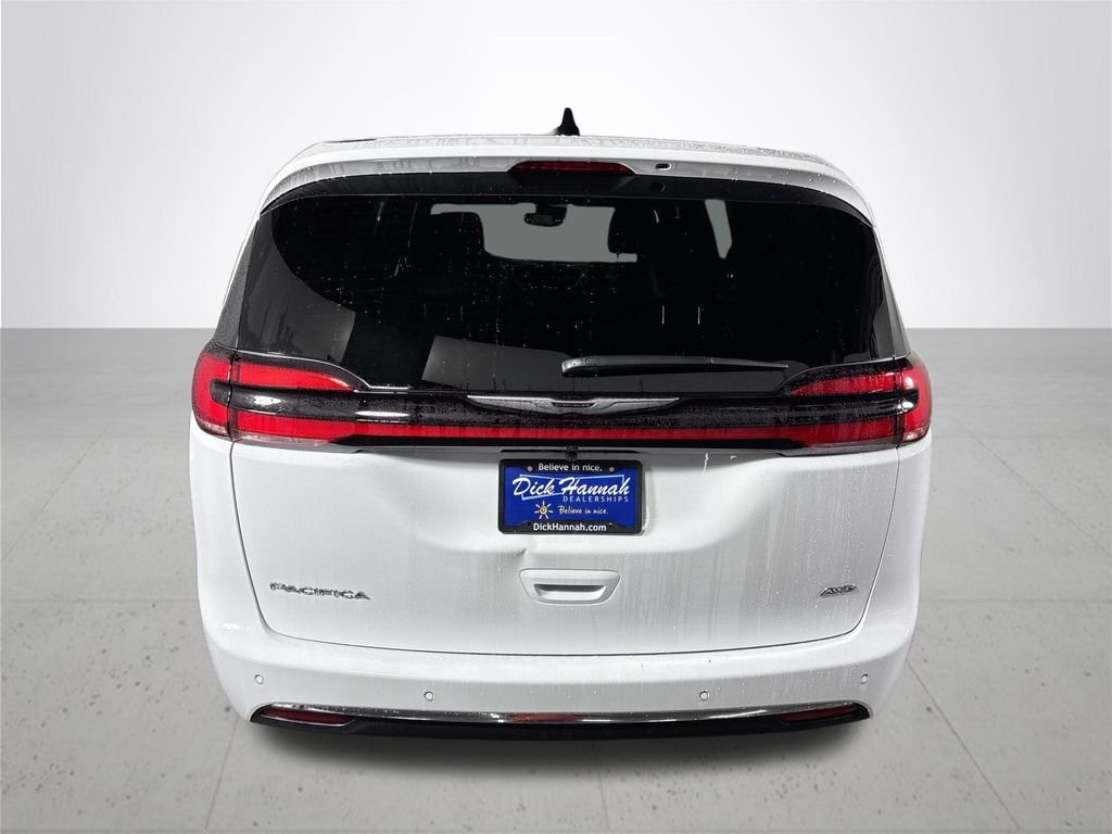 New 2026 Bright White Clear-Coat Exterior Paint Chrysler Select image 7