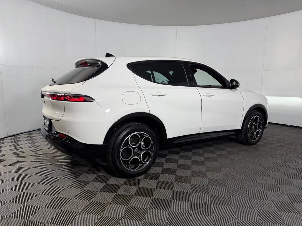 Used 2025 White Alfa Romeo Base image 6