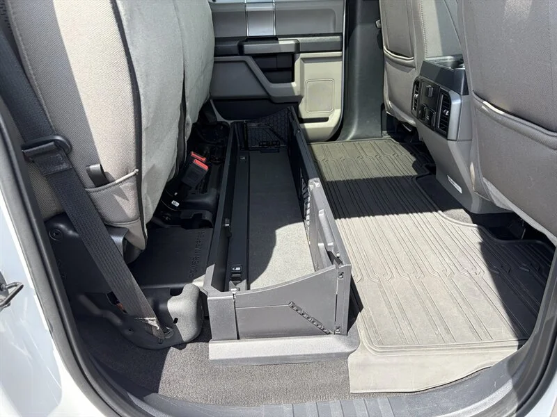Used 2022 White Ford Super Duty XLT image 16