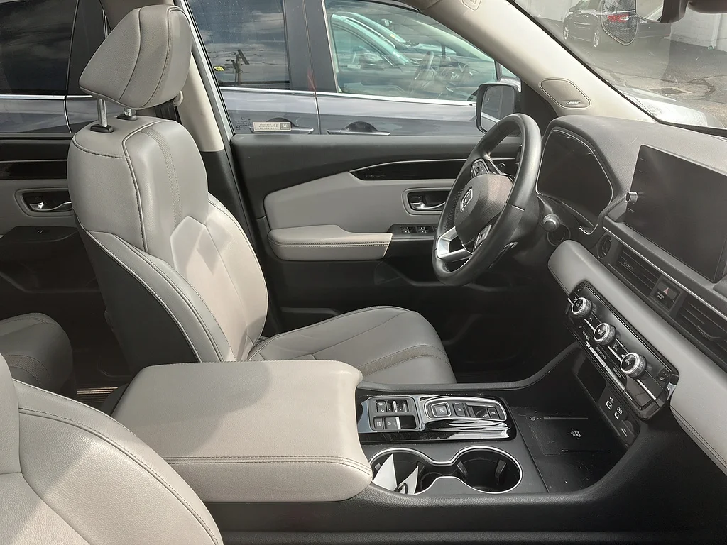 Certified Used 2024 Lunar Silver Metallic Honda Touring image 9