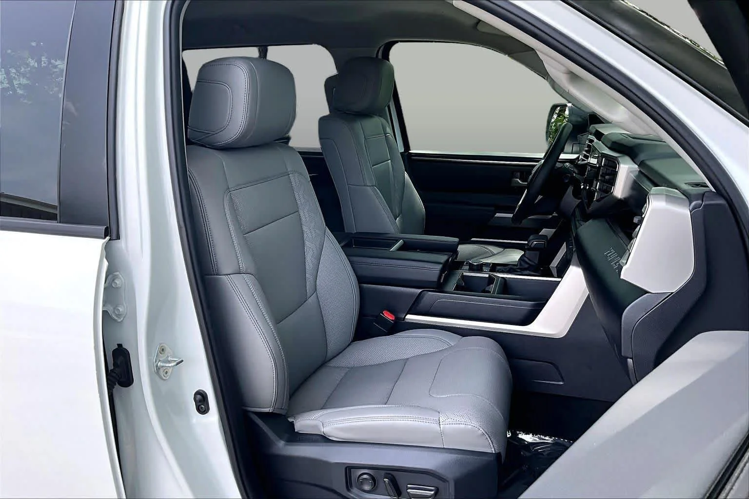 Used 2024 Ice Cap Toyota SR5 image 9