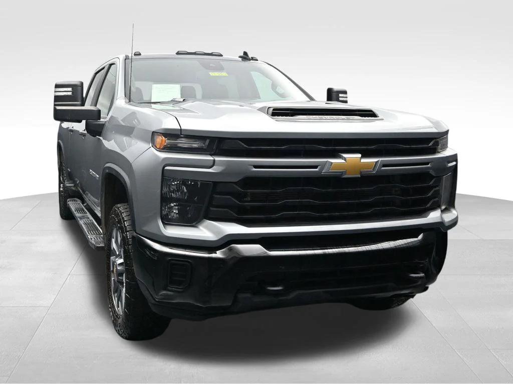 Used 2024 Gray Chevrolet Custom image 6