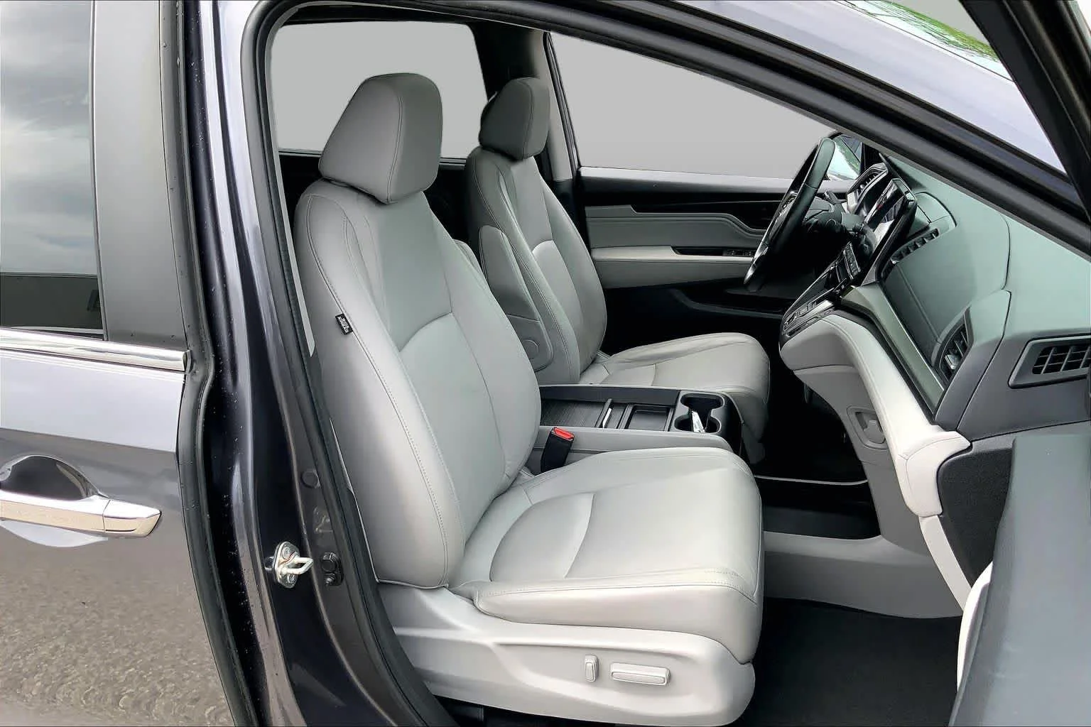Certified Used 2018 Modern Steel Metallic Honda Touring image 8