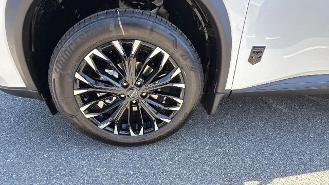 New 2026 Everest White Pearl TriCoat Nissan Dark Armor™ image 9