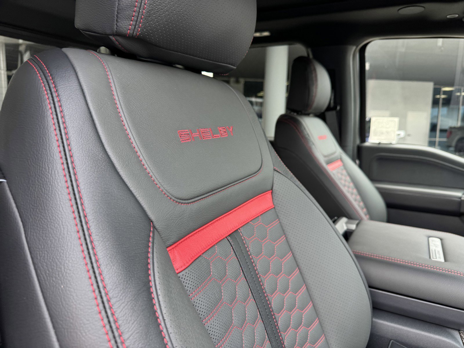 2025 Ford F-150 Lariat - Photo 8