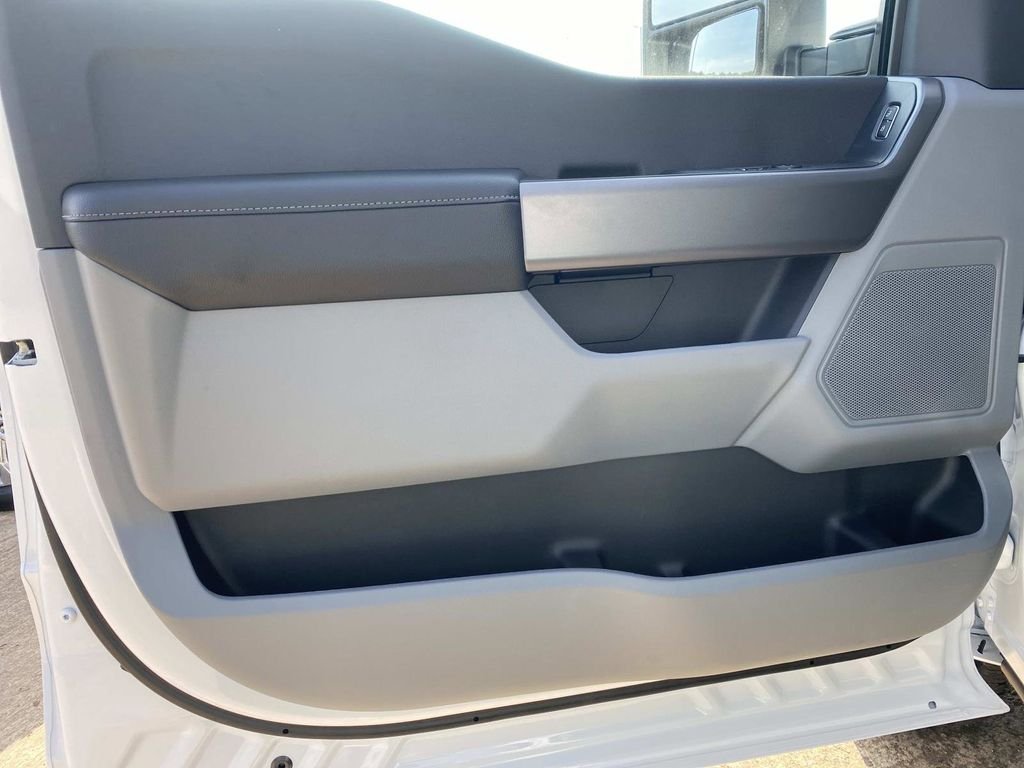 New 2026 Oxford White Ford F-350® XL image 12