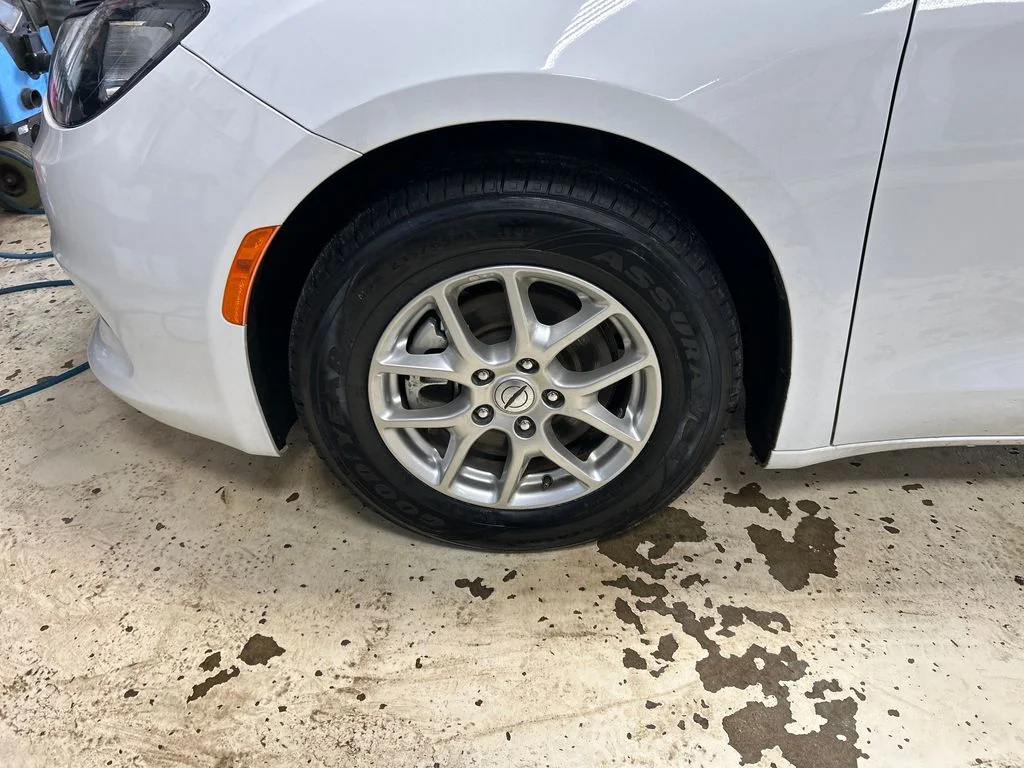Used 2023 White Chrysler LX image 11