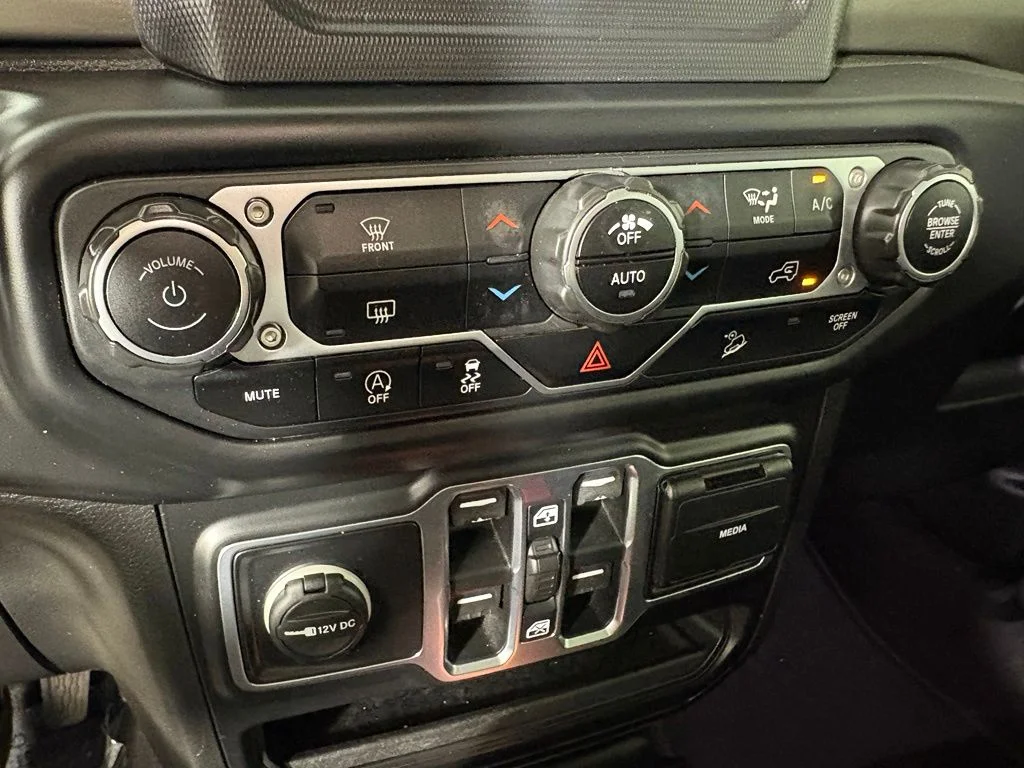 Used 2020 Gray Jeep Unlimited Sahara image 32