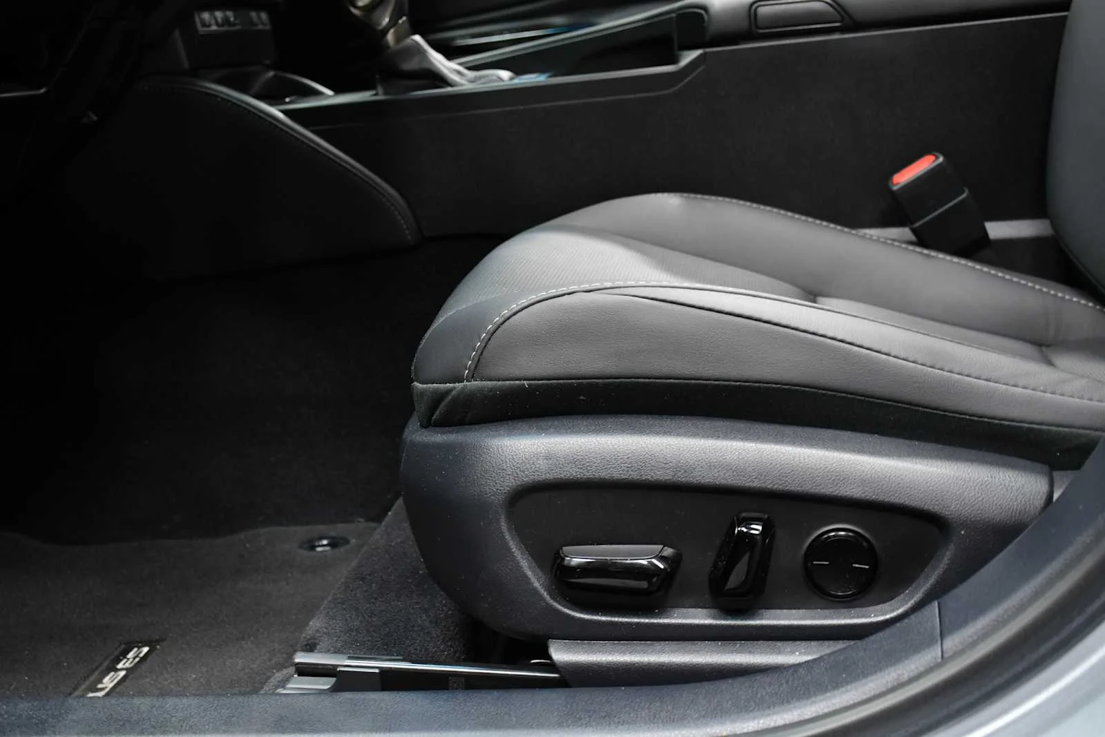 Certified Used 2024 IRIDIUM Lexus  image 13