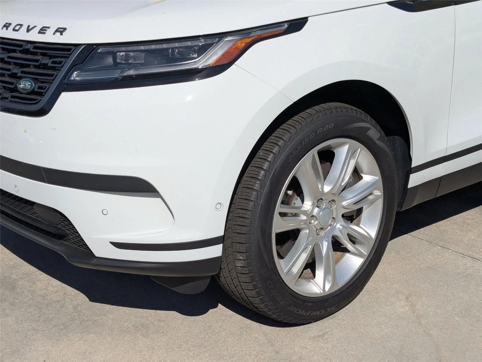 Certified Used 2026 Fuji White Land Rover S image 9