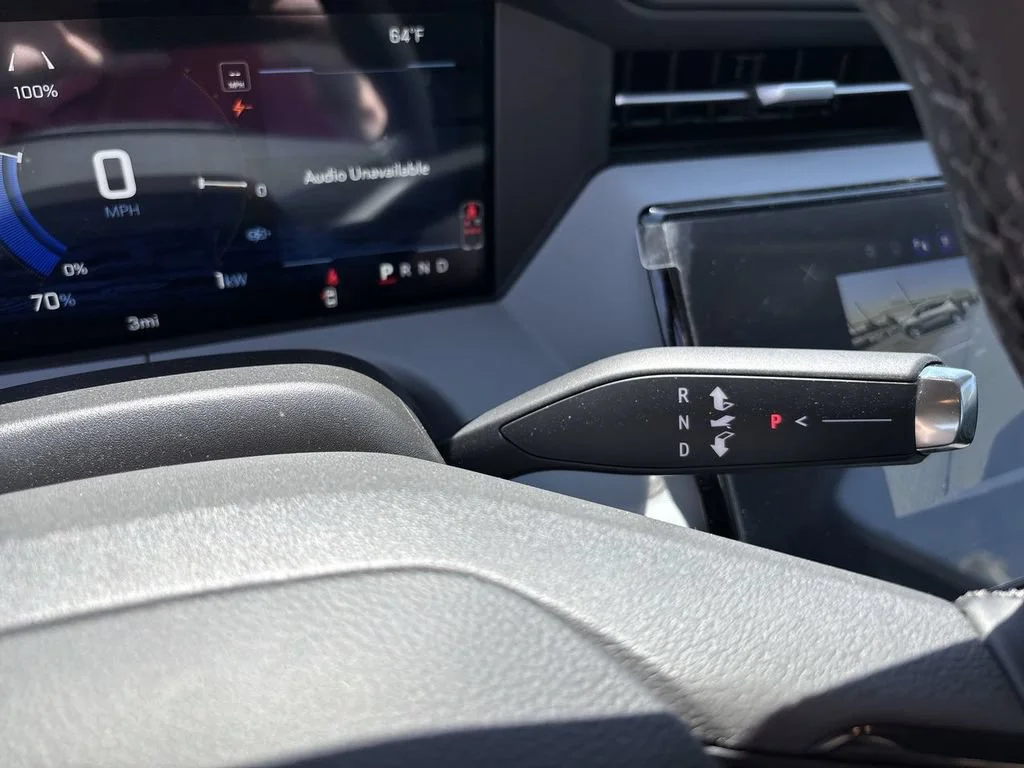 New 2027 Summit White Chevrolet LT image 17