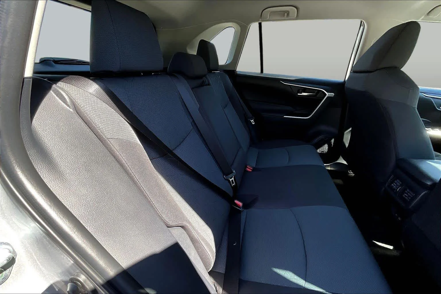 Used 2025 Silver Sky Metallic Toyota XLE image 20