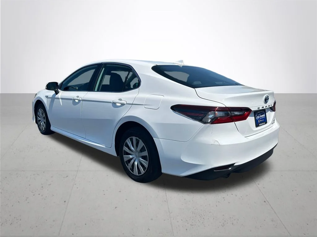Used 2021 White Toyota LE image 9