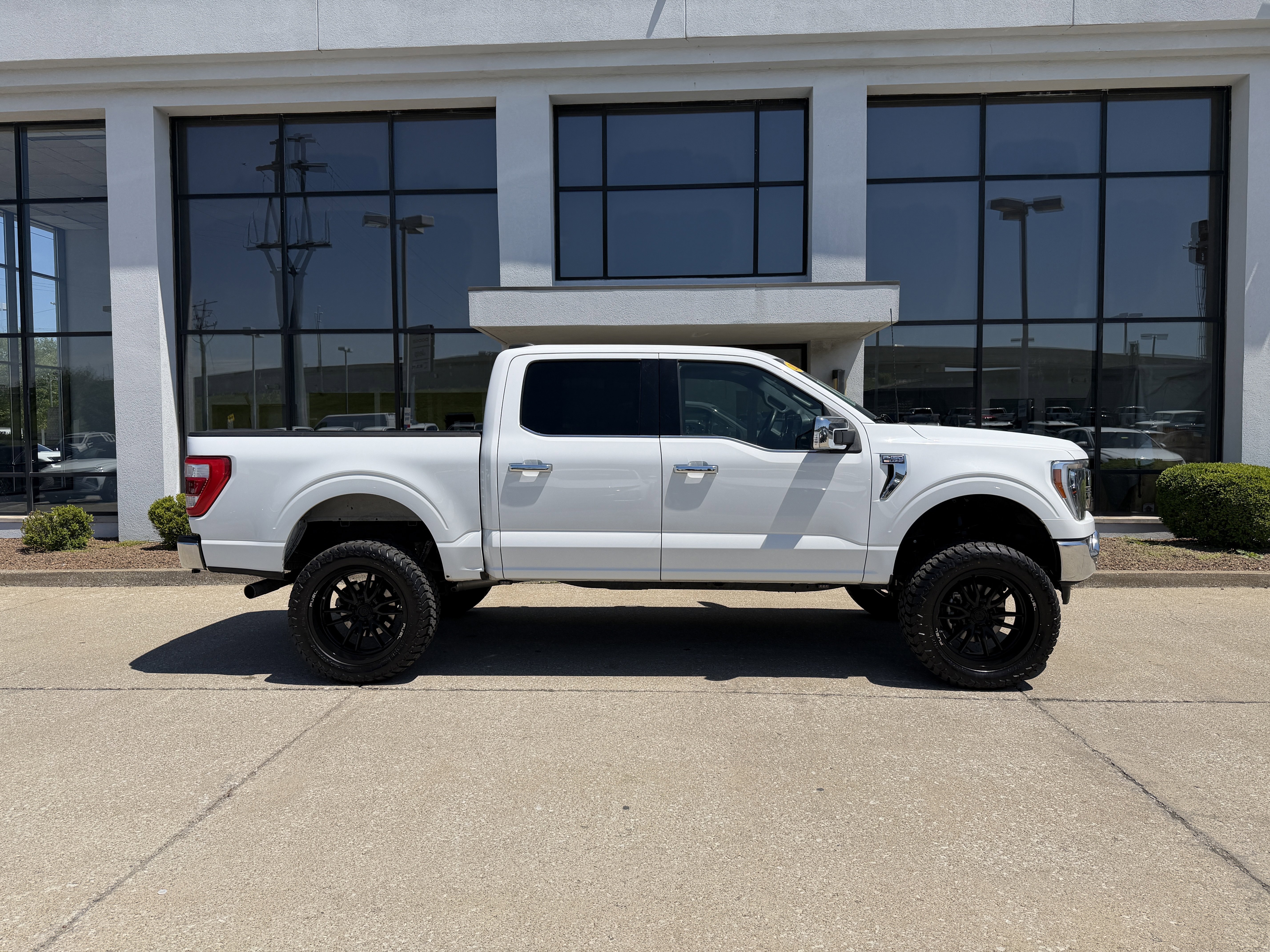 Used 2023 Oxford White Ford LARIAT image 3