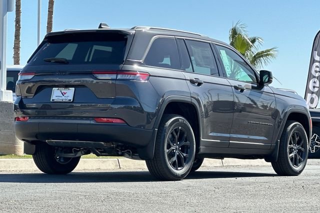 New 2026 Baltic Gray Metallic Clear-Coat Exterior Paint Jeep Laredo Altitude image 3