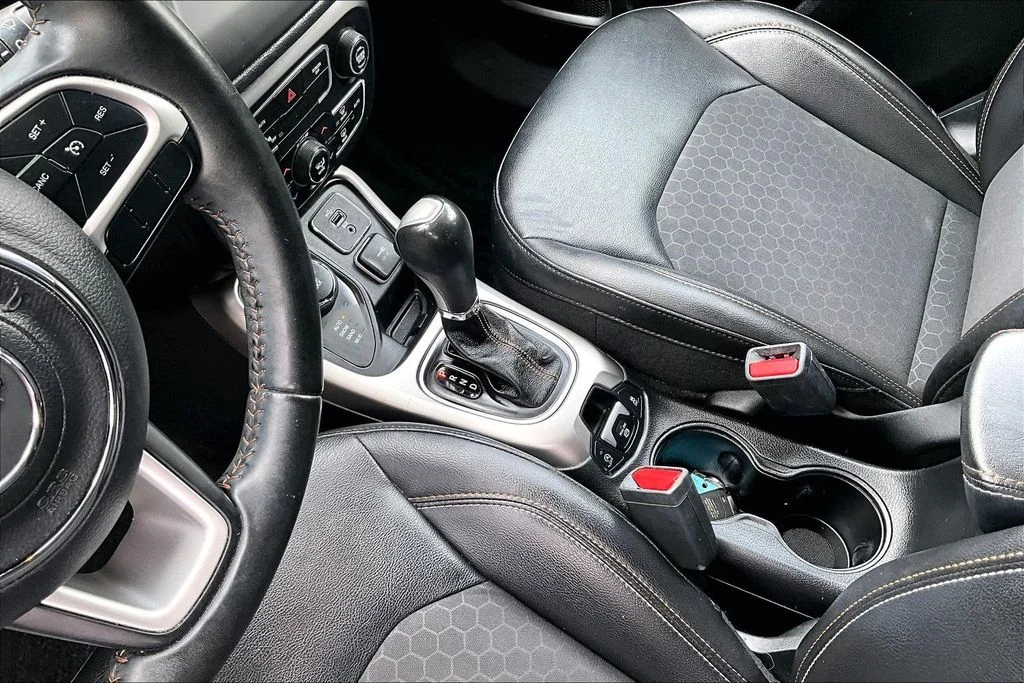 Certified Used 2019 Silver Jeep Latitude image 18