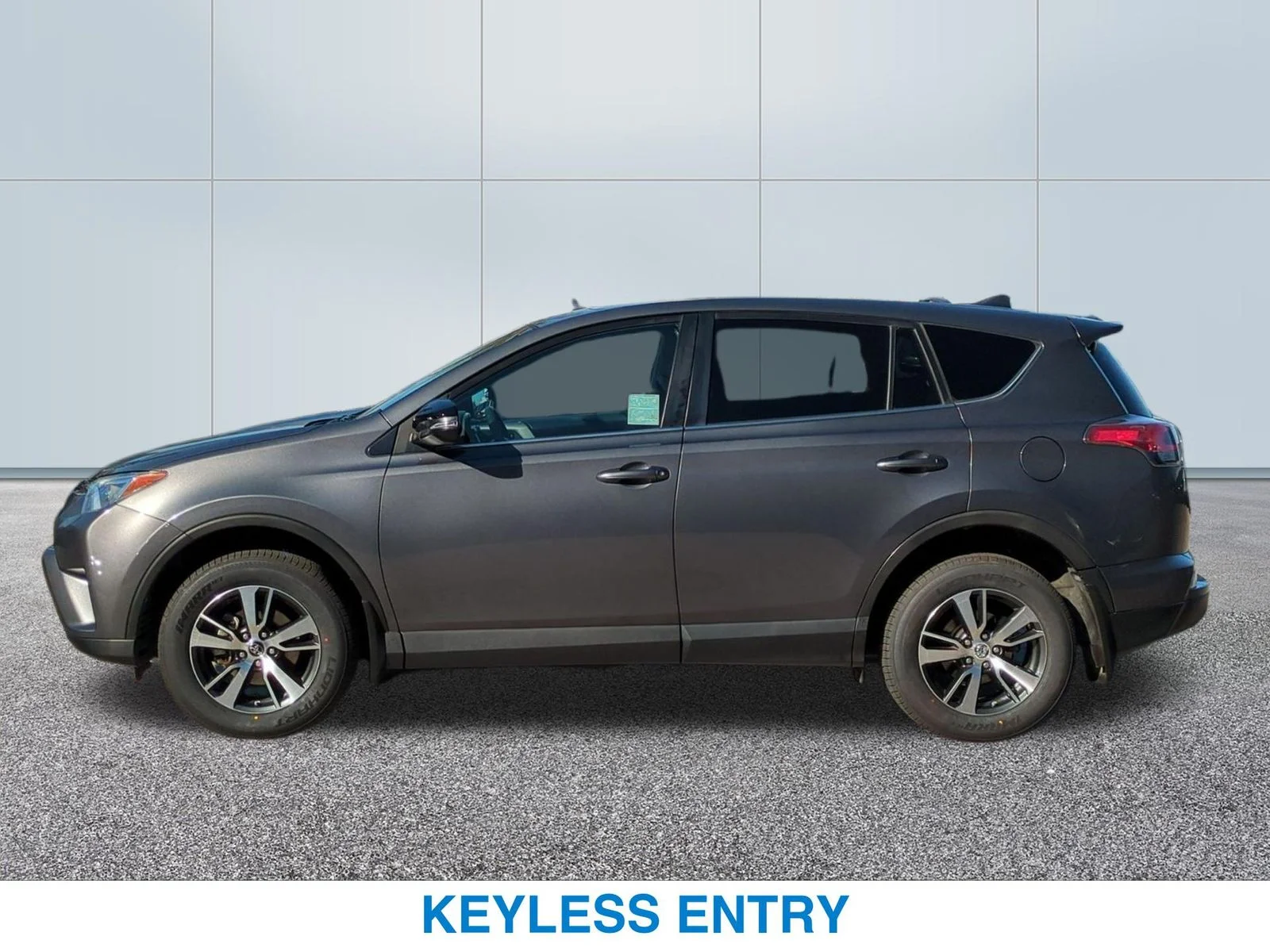 Used 2018 Gray Toyota XLE image 10