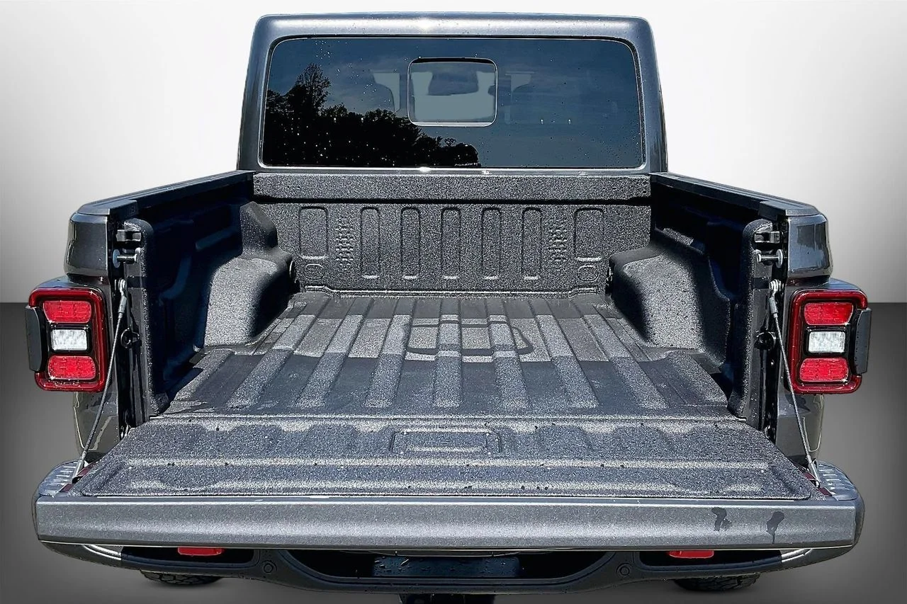 New 2026 Granite Crystal Metallic Clearcoat Jeep Rubicon X image 21